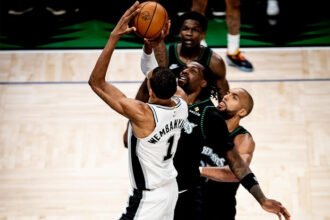 Victor Wembanyama tampil menggila dengan 39 poin saat membawa San Antonio Spurs menundukkan Minnesota Timberwolves 115-108 pada gim ketiga semifinal Wilayah Barat NBA.