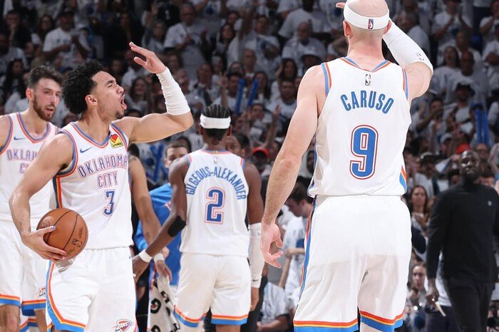 Oklahoma City Thunder unggul 3-2 atas San Antonio Spurs di Final Wilayah Barat setelah kemenangan 127-114, dengan Shai Gilgeous-Alexander menjadi motor utama kebangkitan tim.