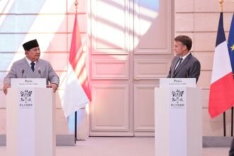 Presiden Prabowo Subianto dan Presiden Emmanuel Macron memperkuat kemitraan strategis Indonesia–Prancis di tengah ketidakpastian global melalui kerja sama pertahanan, energi bersih, pendidikan, hingga investasi.