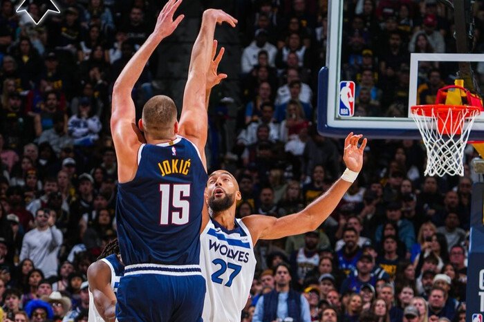 Spekulasi masa depan Nikola Jokic mencuat usai Denver Nuggets tersingkir dini dari playoff NBA 2026, membuka peluang transfer besar yang bisa mengubah peta kekuatan liga.