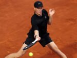 Jannik Sinner tampil luar biasa di Italian Open 2026 setelah menghancurkan Alexei Popyrin dan menyamai rekor kemenangan beruntun Novak Djokovic di ATP Masters 1000.