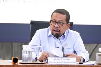 Pemerintah mempercepat penanganan TBC nasional melalui penguatan pengobatan, skrining kesehatan gratis, hingga program rehabilitasi ribuan rumah pasien di wilayah prioritas.