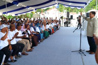 Presiden Prabowo Subianto menyampaikan apresiasi kepada nelayan saat meninjau Kampung Nelayan Merah Putih di Gorontalo dan menegaskan komitmen pemerintah meningkatkan kesejahteraan sektor perikanan nasional.