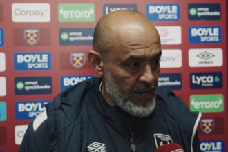 Gol menit akhir dianulir VAR, West Ham gagal curi poin dari Arsenal dan Nuno langsung soroti inkonsistensi aturan set-piece Premier League.