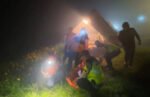 Tragedi glamping di Posong, Temanggung, satu keluarga ditemukan meninggal diduga akibat paparan gas beracun di dalam tenda tertutup.