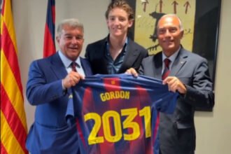 Anthony Gordon resmi ke Barcelona dengan nilai Rp1,5 triliun, Newcastle siapkan klausul cerdas untuk cuan tambahan.