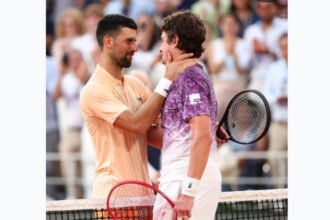 Remaja 19 tahun dari Brasil bikin sejarah di Roland Garros 2026 usai tumbangkan Novak Djokovic lewat comeback dramatis lima set.