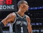 Wembanyama tampil brutal di lapangan, tapi justru jadi sorotan karena wawancara super singkatnya. Spurs hidupkan asa ke Game 7, Thunder siap balas di kandang.