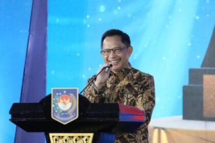 Mendagri Tito Karnavian mendorong kepala daerah di seluruh Indonesia menjadi pemimpin inovatif dan transparan demi mempercepat transformasi pelayanan publik berbasis digital.
