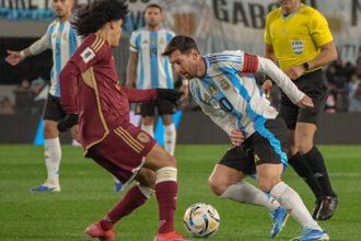 Lionel Messi dan Diego Maradona masih memegang rekor assist terbanyak sepanjang sejarah Piala Dunia dengan koleksi delapan assist.
