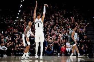 Spurs bangkit dengan kemenangan telak atas Timberwolves dan samakan kedudukan seri semifinal Wilayah Barat.