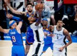 Tatapan dingin Wembanyama saat SGA angkat trofi MVP berubah jadi amukan di lapangan, Spurs langsung kirim pesan keras ke Thunder di Game 1.
