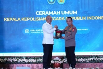 Kapolri Jenderal Listyo Sigit Prabowo menerima penghargaan Adhi Bhakti Senapati dari BSSN sebagai bentuk apresiasi atas kontribusinya dalam memperkuat keamanan siber dan sinergi pertahanan digital nasional.