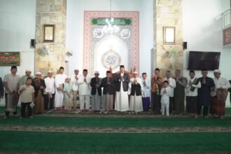 Perum BULOG memaknai Idul Adha 1447 H sebagai momentum memperkuat semangat pengorbanan, kepedulian sosial, dan komitmen menjaga ketahanan pangan nasional melalui ibadah qurban dan kebersamaan keluarga besar perusahaan.