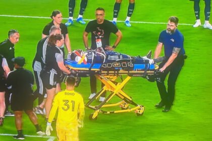 Benturan keras di MLS berujung dramatis, Diadie Samassekou harus dilarikan ke rumah sakit setelah tak sadarkan diri di lapangan.