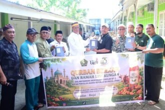 Pemanfaatan eco enzim dalam proses kurban di Medan menjadi inovasi ramah lingkungan yang efektif menjaga kebersihan, mengurangi bau, dan mengedukasi masyarakat tentang pentingnya ibadah berkelanjutan.