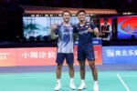 Jonatan Christie hadapi ujian berat di Singapore Open 2026, sementara Fajar/Fikri kembali ditantang pasangan kembar Taiwan dalam laga krusial babak pertama.