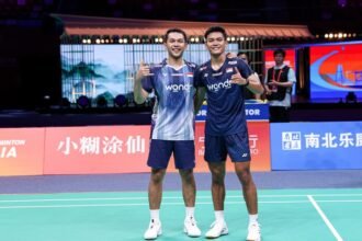 Jonatan Christie hadapi ujian berat di Singapore Open 2026, sementara Fajar/Fikri kembali ditantang pasangan kembar Taiwan dalam laga krusial babak pertama.
