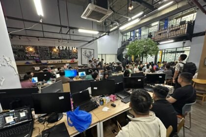 321 WNA pelaku judi online internasional dipindahkan ke sejumlah kantor imigrasi untuk pemeriksaan lanjutan oleh aparat gabungan.