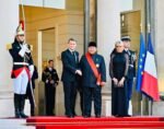 Prabowo-Macron tampil hangat dalam jamuan kenegaraan di Istana Elysee, mempertegas hubungan strategis Indonesia-Prancis.