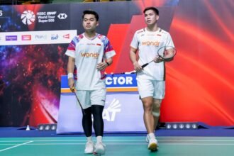 Leo/Daniel menjaga harapan Indonesia di Thailand Open 2026 setelah melaju ke semifinal dan bersiap menghadapi pasangan China, He Ji Ting/Ren Xiang Yu, dalam duel penuh misi balas dendam.