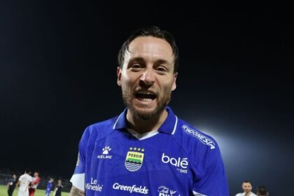 Persib hanya butuh hasil imbang, tapi Marc Klok tegaskan: tidak ada ruang untuk lengah di laga penentuan juara.