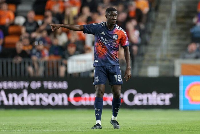 Benturan Horor di MLS, Samassekou Tak Sadarkan Diri dan Dilarikan ke RS 2 Benturan Horor di MLS, Samassekou Tak Sadarkan Diri dan Dilarikan ke RS