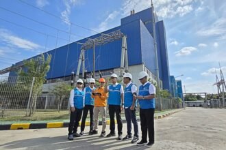 Direktur Utama PLN meninjau kesiapan operasional PLTU Tenayan di Pekanbaru saat proses pemulihan sistem kelistrikan Sumatra berlangsung bertahap.