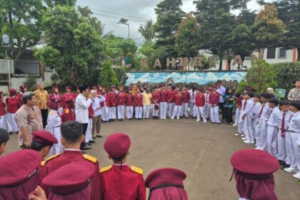 Al-Jabbar, bocah 12 tahun yang belum pernah sekolah, akhirnya mendapat kesempatan belajar melalui program Sekolah Rakyat pemerintah.
