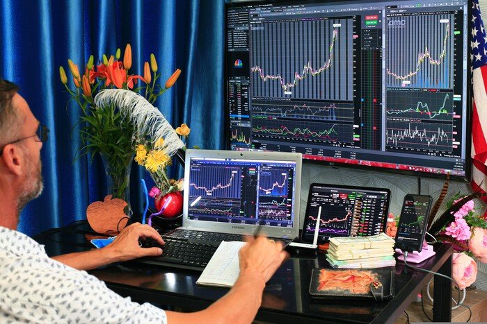 Harapan damai Iran-AS dorong saham global terbang tinggi, sementara harga minyak justru melemah di tengah euforia AI.