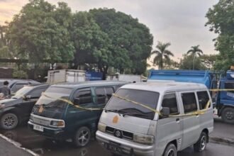 Kasus penyelewengan BBM subsidi di Bogor terungkap setelah polisi menemukan praktik penggantian barcode dan pelat nomor kendaraan untuk membeli Solar dan Pertalite secara berulang di SPBU.