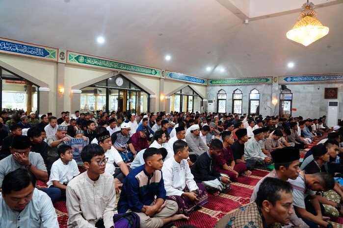 Mabes TNI Gelar Sholat Idul Adha 1447 H dan Penyembelihan Hewan Kurban di Cilangkap 3 Mabes TNI Gelar Sholat Idul Adha 1447 H dan Penyembelihan Hewan Kurban di Cilangkap