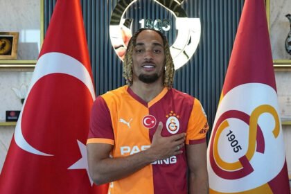 Galatasaray ingin mempertahankan Sacha Boey, tapi ogah bayar mahal 🤔 negosiasi alot dengan Bayern Munich pun tak terhindarkan!