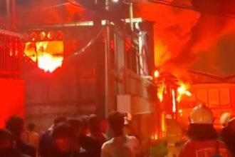 Kebakaran gudang di Kalideres, Jakarta Barat, diwarnai ledakan beruntun yang diduga berasal dari bahan kimia dan gas di dalam bangunan.