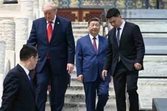 Ogah Disadap, Rombongan Donald Trump Buang Oleh-Oleh dari China Sebelum Masuk Air Force One