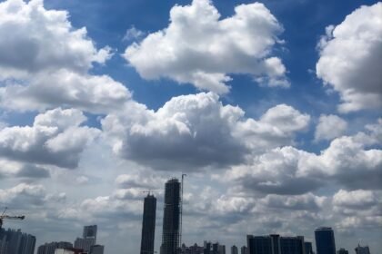 Cuaca Jakarta 12 Juni 2026 Langit Berawan, Hujan Ringan Berpotensi Turun Sore Hari