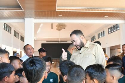 Dukung "Padang Juara", Wali Kota Padang Fadly Amran Lepas SSB Persepaja 06 ke Piala Dunia Anak Indonesia 2026