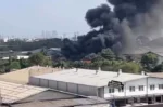 Gudang di Pluit Terbakar, 14 Unit Pemadam Dikerahkan