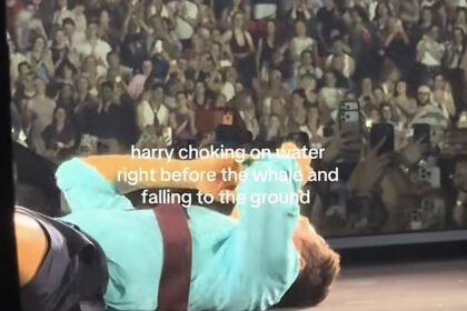 Gimmick Sembur Air Berujung Petaka, Harry Styles Tersedak dan Tumbang Sesaat di Konser London