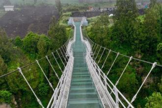 Jembatan Kaca Bromo segera beroperasi di kawasan Seruni Point dan siap menjadi daya tarik baru bagi wisatawan yang ingin menikmati panorama Gunung Bromo dari ketinggian.