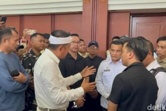 PCMB Jabar Kisruh Sampai Orang Tua Geruduk Disdik, Dedi Mulyadi Ngamuk dan Copot Kepala Tikomdik