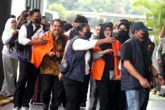 Keluarga Roy Suryo & Dokter Tifa Resmi Ajukan Penangguhan Penahanan