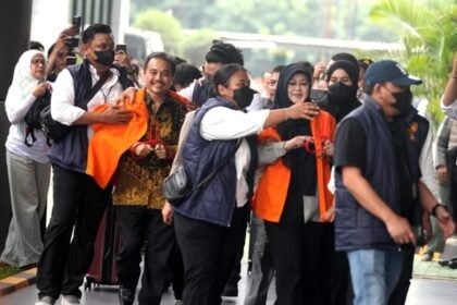 Keluarga Roy Suryo & Dokter Tifa Resmi Ajukan Penangguhan Penahanan