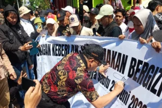 Sewa Bus hingga Pikap, 7.000 Warga Banyuwangi Gelar Aksi Damai Dukung Program MBG