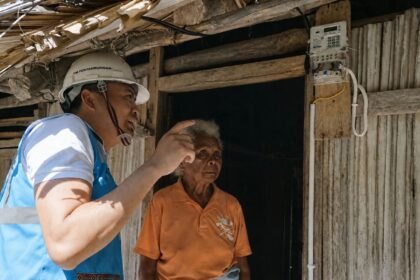 Listrik PLN 24 jam resmi hadir di Dusun Noemuke, Timor Tengah Selatan, membuka peluang baru bagi pendidikan, usaha kecil, dan peningkatan kesejahteraan warga.