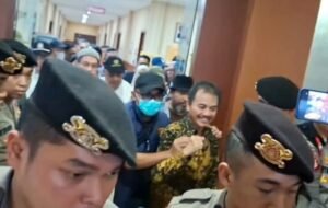 Pengamanan Ketat Warnai Pelimpahan Roy Suryo dan Dokter Tifa ke Kejari Jaksel