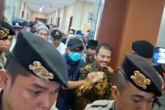 Pengamanan Ketat Warnai Pelimpahan Roy Suryo dan Dokter Tifa ke Kejari Jaksel