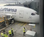 Roda Depan Boeing 787 Lufthansa Tiba-tiba Ambles di Bandara Frankfurt, Sejumlah Kru Terluka