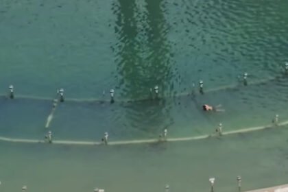 Bikin Jantungan! Dikira Warga Nekat Berenang di Kolam Bundaran HI, Ternyata Ini Fakta Sebenarnya