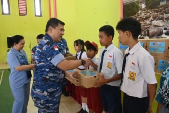 TNI AU Hadir di Ujung Negeri, 300 Warga Krayan Dapat Pengobatan Gratis